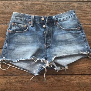 Levi 501 shorts size 27!